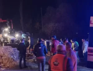 Kazaya müdahale eden polislere TIR çarptı: 1 şehit, 1 polis yaralı