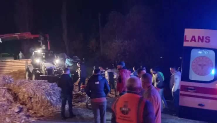 Kazaya müdahale eden polislere TIR çarptı: 1 şehit, 1 polis yaralı