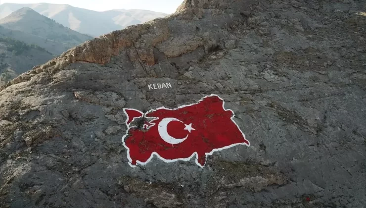 Keban’da dağa çizilen Türkiye haritası boyanarak yenilendi