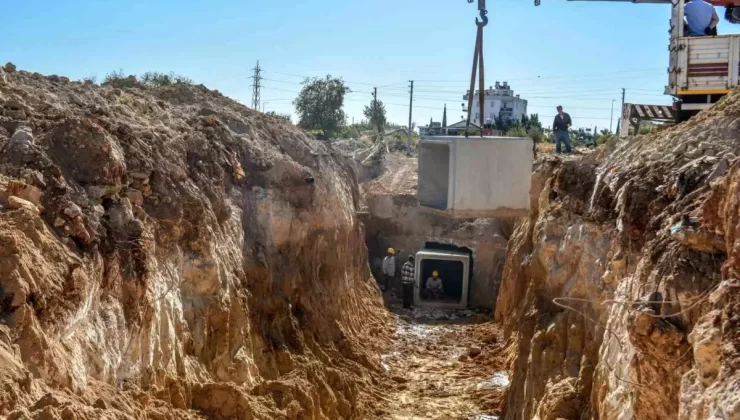 Kepez Belediyesi’nden Su Taşkınına Karşı Altyapı Çalışmaları