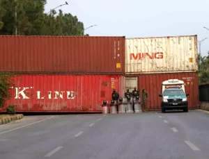 Khan Destekçileri İslamabad’da Çatıştı