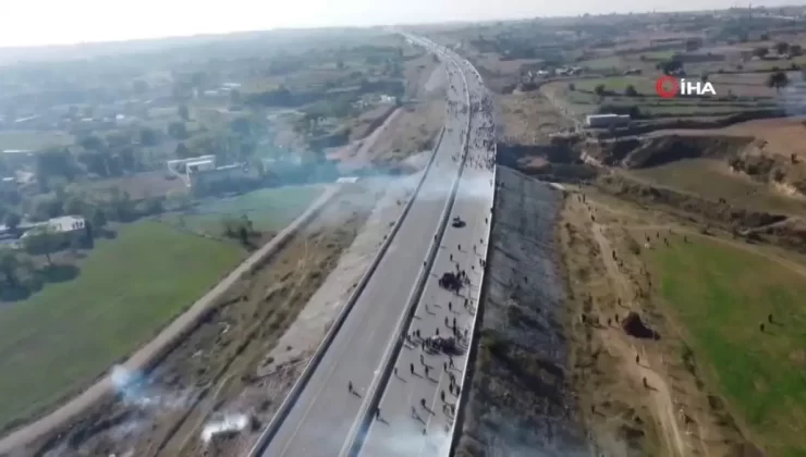Khan Destekçileriyle Polis Arasında Çatışma