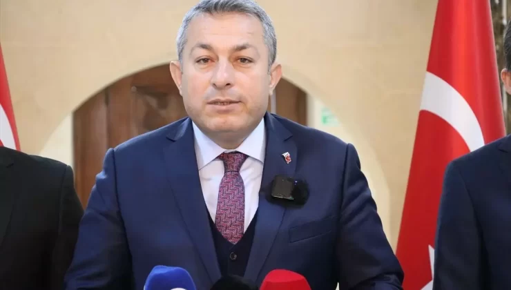 Kilis’te güçlendirilmeyen orta hasarlı binaların yıkımı sürüyor