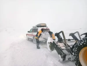 Kırıkkale’de Kara Saplanan Ambulanslar Kurtarıldı