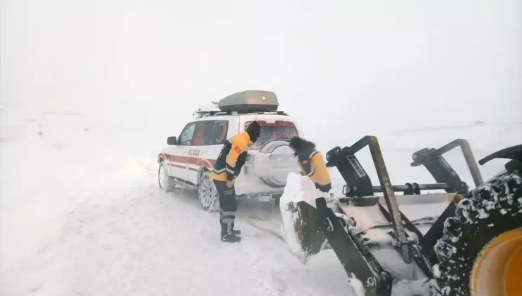 Kırıkkale’de Kara Saplanan Ambulanslar Kurtarıldı