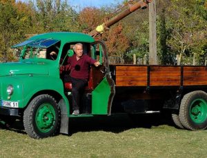 Kırklareli’de babadan kalma 1951 model kamyonu kullanıyor