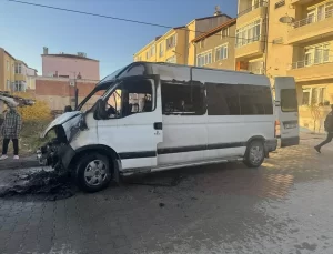 Kırklareli’nde Park Halindeki Minibüs Yandı
