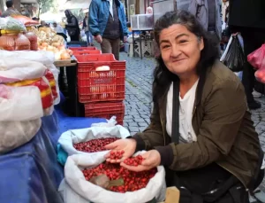 Kışın Şifası: Kuşburnu Pazarlar da