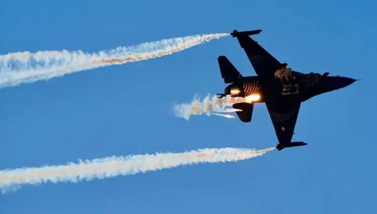 KKTC’deki Cumhuriyet Bayramı kutlamalarında SOLOTÜRK’ten gövde gösterisi