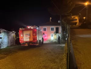 Kocaeli’de Ev Yangını: 74 Yaşındaki Kadın Dumandan Etkilendi
