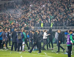 Kocaelispor’dan Sakaryaspor maçı açıklaması: 4’ü futbolcu, 6 kişi yaralandı