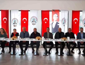 Koçarlı Belediye Başkanı Özgür Arıcı, Muhtarlarla Kahvaltıda Bir Araya Geldi
