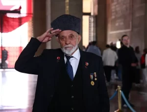 Kore Gazisi Şerafettin Baran, Anıtkabir’i ziyaret etti