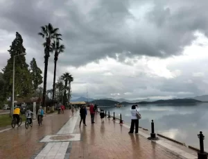 Köyceğiz’de Yağmur Sonrası Kordon Keyfi