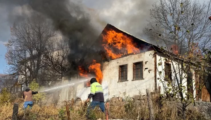 Koyulhisar’da Kömür Sobası Yangını: 90 Yaşındaki Kadın Hastaneye Kaldırıldı