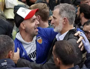 Kral Felipe’ye Çamurlu Saldırı