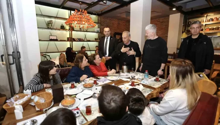 Küçükçekmece’de Emekliler Kafeteryası İle Sosyal Tesislerde Çay 1 TL