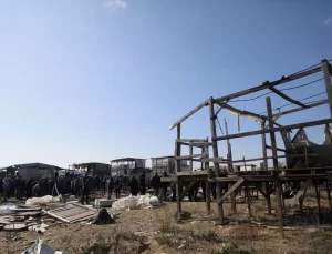 Kumköy Sahili’nde Çardak Yıkımına Direniş