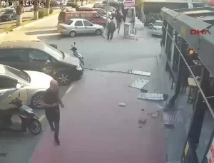 Kuşadası’nda Otomobil Kafeye Girdi: 4 Yaralı