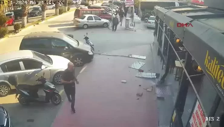 Kuşadası’nda Otomobil Kafeye Girdi: 4 Yaralı