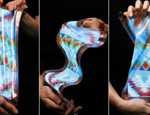 LG,  12 inçten 18 inçe kadar genişleyebilen dünyanın ilk esnek ekranını tanıttı