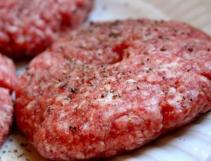 Liste yenilendi! Çiğ dana hamburger köftesinde tek tırnaklı etine rastlandı