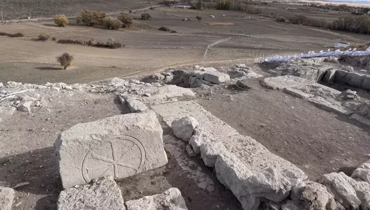 Listra Antik Kenti’nde Kilise ve Mezarlar Bulundu