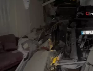 Lodoslu Kamyonet Evin Salonuna Girdi