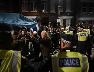 Londra’da PKK Yandaşları ile Polis Arasında Çatışma