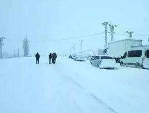 Malatya-Kayseri kara yolu kar nedeniyle ulaşıma kapandı