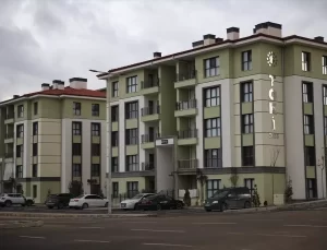 Malatya Valisi Yavuz, Yeşilyurt’taki deprem konutlarında incelemelerde bulundu Açıklaması