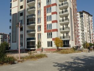 Malatya’da hasarlı binadan cephanelik çıktı