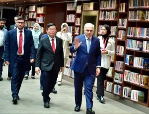 Malezya Penang Eyaleti Başbakanı Fatih Kütüphanelerini Ziyaret Etti
