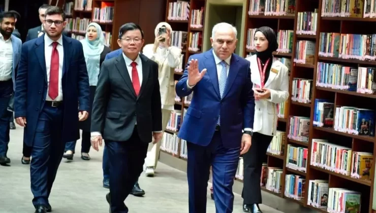 Malezya Penang Eyaleti Başbakanı Fatih Kütüphanelerini Ziyaret Etti