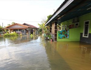 Malezya’da etkili olan sel ve heyelanın bilançosu artıyor
