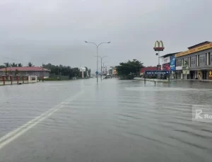 Malezya’da Şiddetli Yağışlar Sonucu 3 Kişi Hayatını Kaybetti