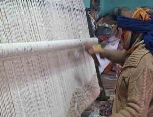 Manisa’nın kadınları geleneksel kilim dokuma sanatını sürdürüyor