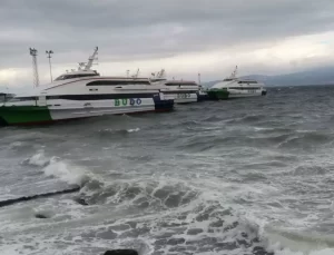 Marmara’da Fırtına Seferleri İptal Etti