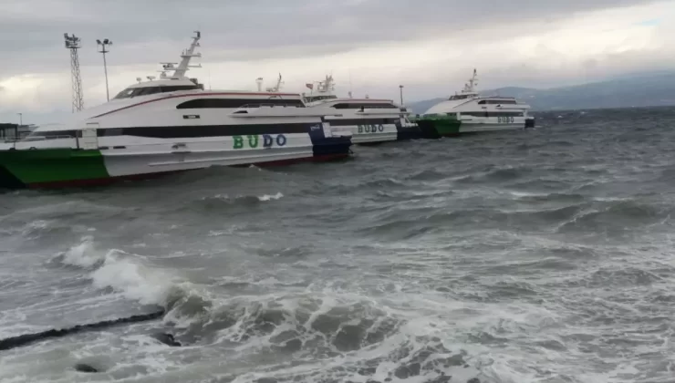 Marmara’da Fırtına Seferleri İptal Etti