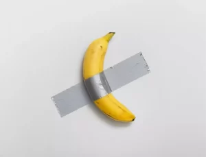 Maurizio Cattelan’ın ‘Comedian’ Eseri 6,2 Milyon Dolarla Satıldı