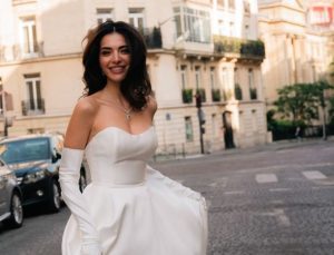 Melisa Aslı Pamuk, karnı burnunda yeni pozlarını paylaştı