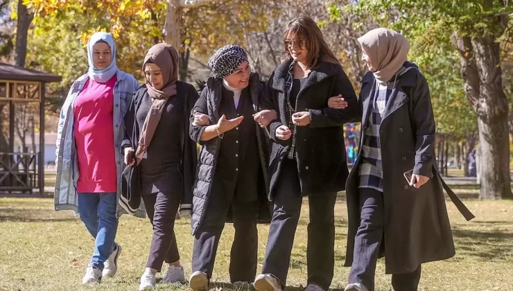 Meme Kanserini Yenen Kadından Destek Hareketi