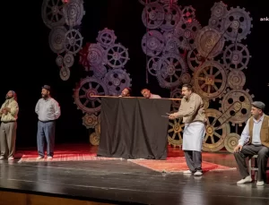 Mersin Emekli Evi Üyeleri ‘Misafir’ Tiyatro Oyununu İzledi