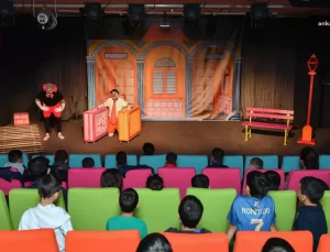 Mersin’de ‘Tiyatro Seyretmeyen Çocuk Kalmasın’ Projesi Büyüyor