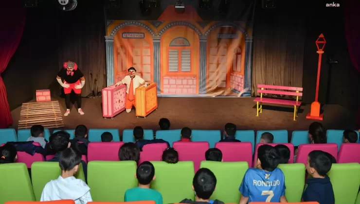 Mersin’de ‘Tiyatro Seyretmeyen Çocuk Kalmasın’ Projesi Büyüyor