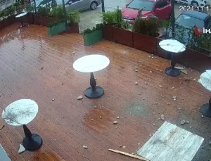 Mersin’de Yıldırım Düşmesi Anları Kamerada