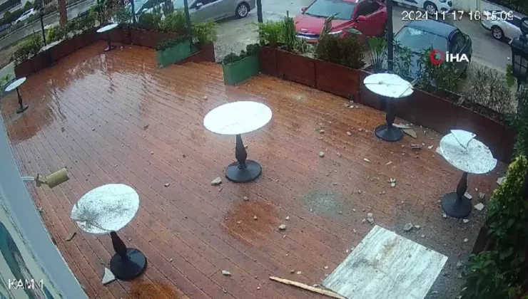 Mersin’de Yıldırım Düşmesi Anları Kamerada