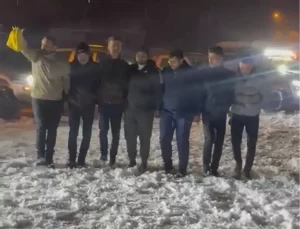 Mevsimin İlk Kar Yağışı Elazığ’da Halayla Kutlandı