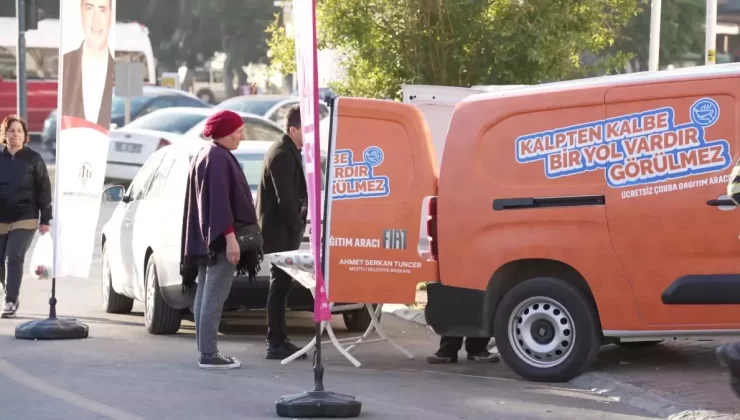 Mezitli Belediyesi’nden Soğuk Havada Sıcak Çorba İkramı