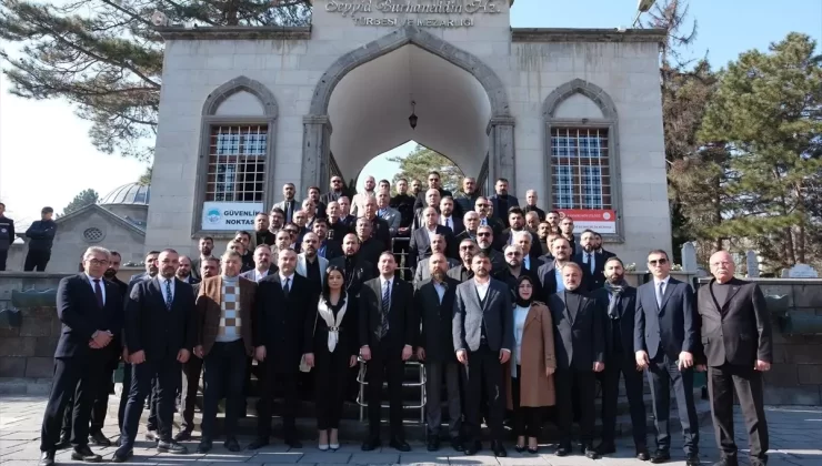 MHP Yeni Yönetimi Türbe Ziyareti Yaptı
